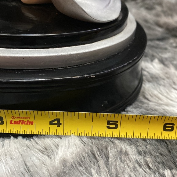 Mickey Minnie We're Steppin' Out!
Music Box Disney - Picture 17 of 17